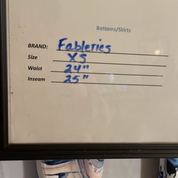 Fabletics workout leggings  - Picture 4 of 5